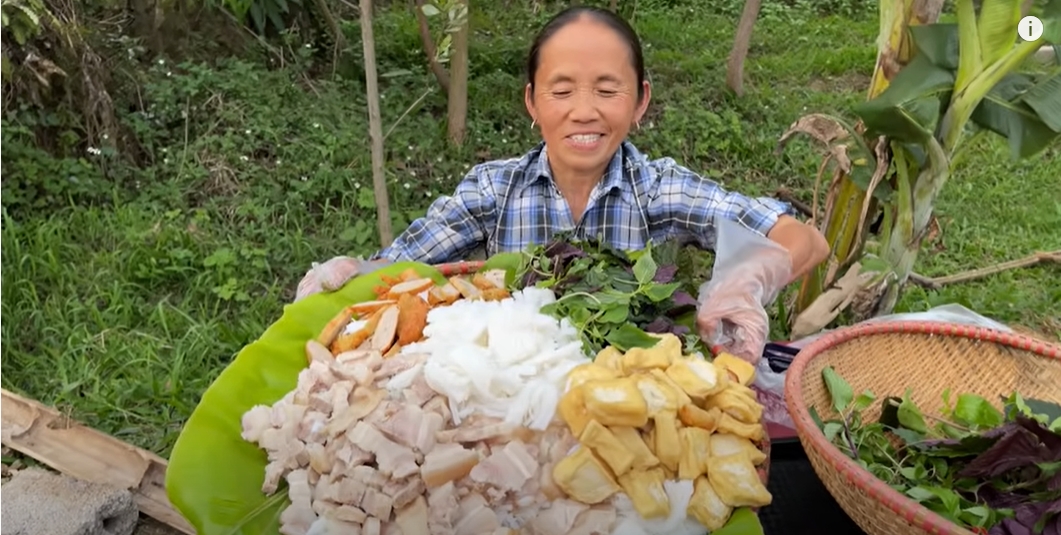 Từ loạt clip triệu view và trào lưu 'siêu to khổng lồ', Bà Tân Vlog sa sút không phanh với hướng đi mới 3 Từ loạt clip triệu view và trào lưu 'siêu to khổng lồ', Bà Tân Vlog sa sút không phanh với hướng đi mới 3