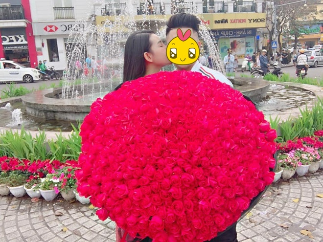 Mùng 1 và ngày rằm cũng tặng hoa cho bạn gái, nam thanh niên bị 'đá' mà không hiểu vì sao 2 Mùng 1 và ngày rằm cũng tặng hoa cho bạn gái, nam thanh niên bị 'đá' mà không hiểu vì sao 2