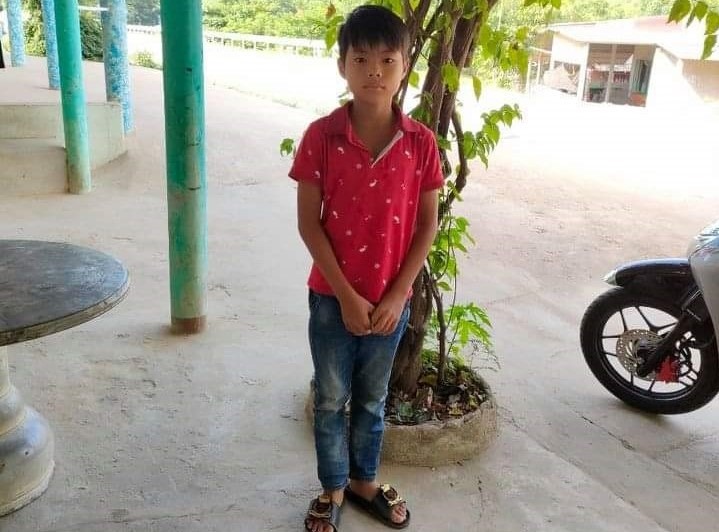 Nam sinh 12 tuổi dũng cảm nhảy xuống suối cứu thanh niên 22 tuổi đang chới với 1 Nam sinh 12 tuổi dũng cảm nhảy xuống suối cứu thanh niên 22 tuổi đang chới với 1