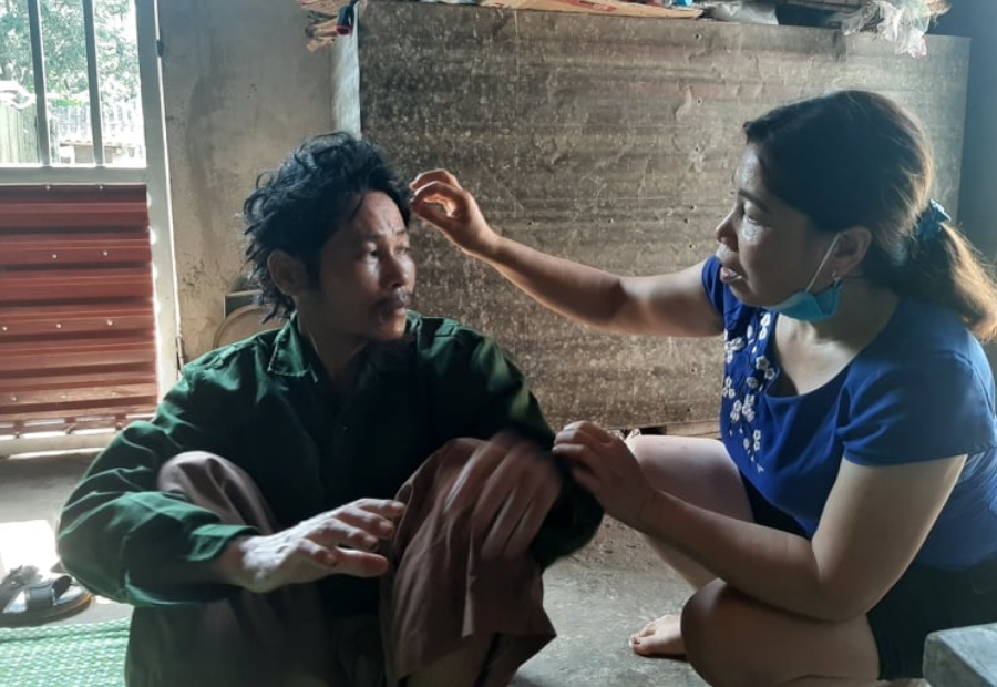 Vợ tìm được chồng đi lạc 11 năm nhờ clip TikTok: 'Chồng chẳng nhận ra, đòi đuổi tôi đi' 2 Vợ tìm được chồng đi lạc 11 năm nhờ clip TikTok: 'Chồng chẳng nhận ra, đòi đuổi tôi đi' 2