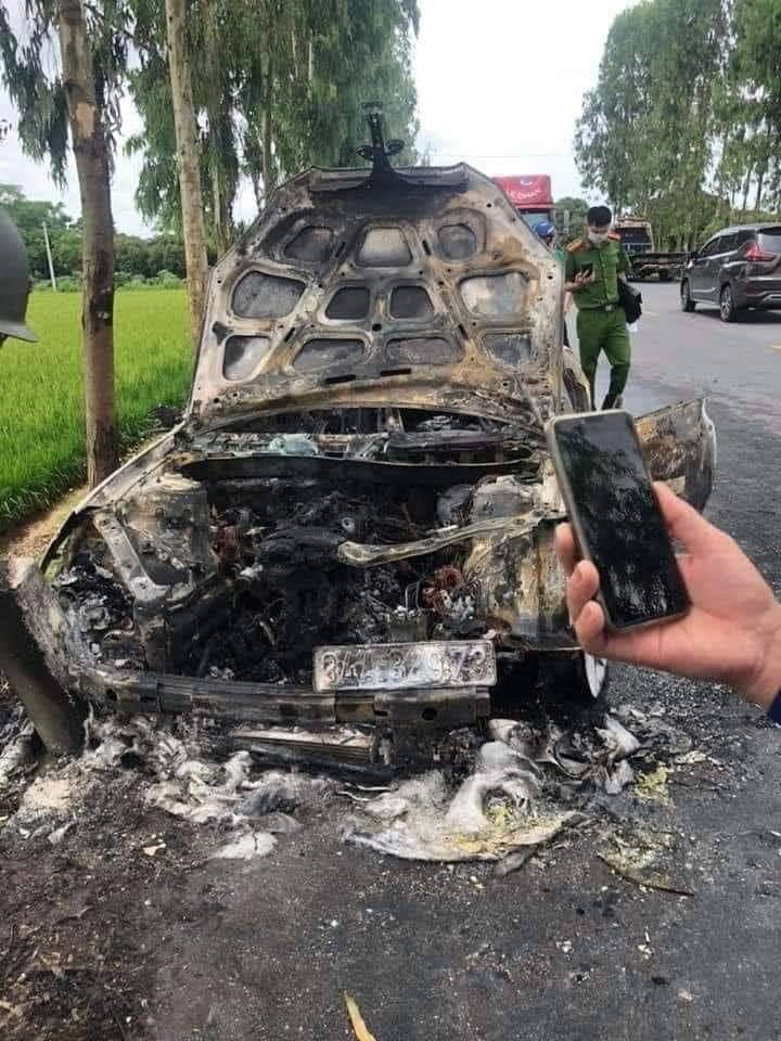 Vừa đăng ảnh 'yêu cuộc sống này' khoe xế hộp mới, 2 tháng sau nam thanh niên méo mặt vì xe bỗng bốc cháy 2 Vừa đăng ảnh 'yêu cuộc sống này' khoe xế hộp mới, 2 tháng sau nam thanh niên méo mặt vì xe bỗng bốc cháy 2