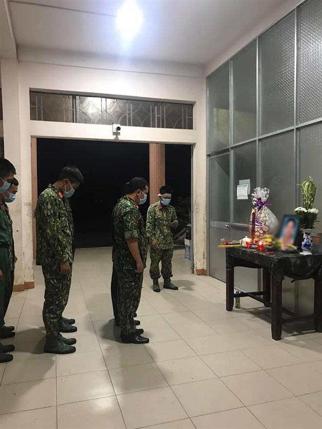 Danh tính chiến sỹ nuốt nước mắt chịu tang mẹ trong khu cách ly: Hơn một năm rưỡi chưa được gặp mẹ 3 Danh tính chiến sỹ nuốt nước mắt chịu tang mẹ trong khu cách ly: Hơn một năm rưỡi chưa được gặp mẹ 3
