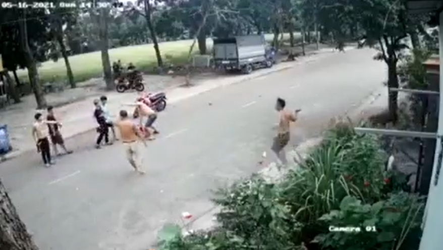 Racing boy tụ tập đòi 'hội đồng' ông chú, phút sau nhóm thanh niên gặp cái kết làm dân mạng hả hê 5 Racing boy tụ tập đòi 'hội đồng' ông chú, phút sau nhóm thanh niên gặp cái kết làm dân mạng hả hê 5