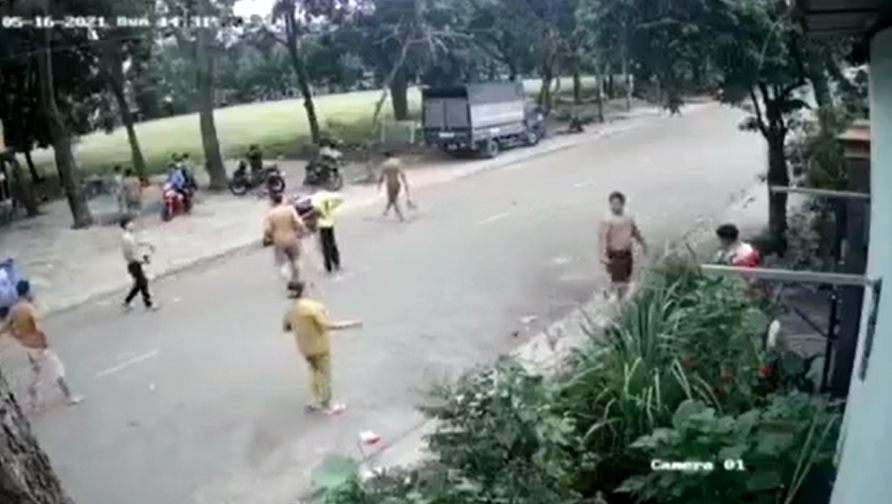 Racing boy tụ tập đòi 'hội đồng' ông chú, phút sau nhóm thanh niên gặp cái kết làm dân mạng hả hê 4 Racing boy tụ tập đòi 'hội đồng' ông chú, phút sau nhóm thanh niên gặp cái kết làm dân mạng hả hê 4