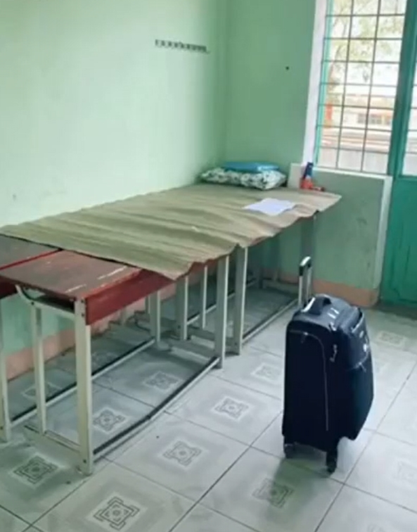 Nữ tiếp viên chê khu cách ly quá nghèo nàn, dùng toàn lời lẽ khiến dân tình ngán ngẩm 1 Nữ tiếp viên chê khu cách ly quá nghèo nàn, dùng toàn lời lẽ khiến dân tình ngán ngẩm 1