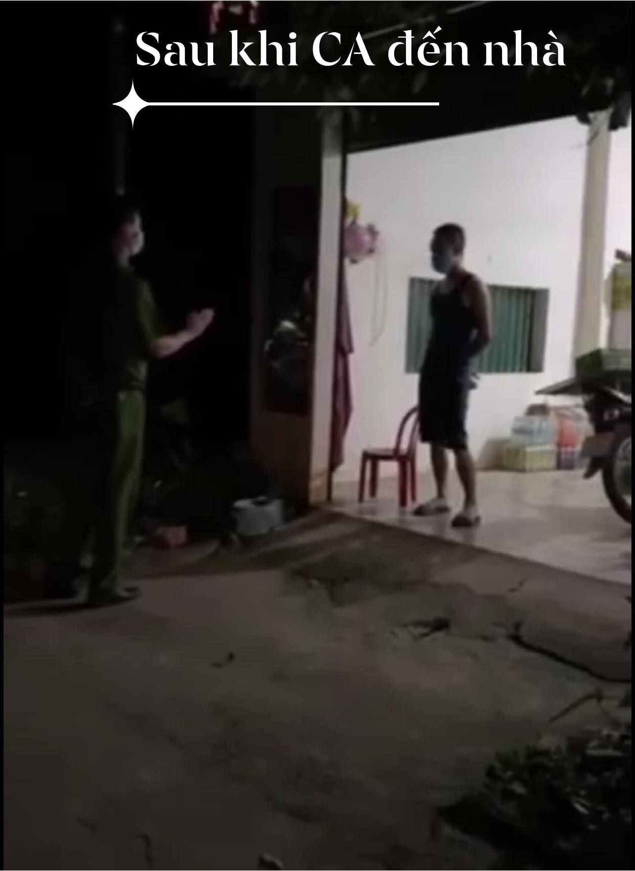 Nam thanh niên cùng mẹ đuổi nhân viên y tế lấy mẫu xét nghiệm Covid-19: Xuất hiện đoạn kết khi lực lượng chức năng đến tận nhà 3 Nam thanh niên cùng mẹ đuổi nhân viên y tế lấy mẫu xét nghiệm Covid-19: Xuất hiện đoạn kết khi lực lượng chức năng đến tận nhà 3