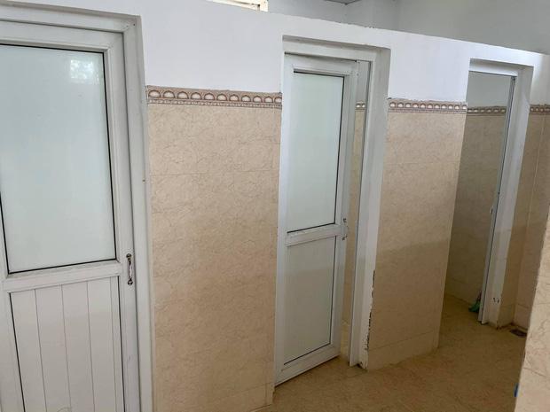 Du học sinh về nước chê bai mọi thứ ở khu cách ly, dân mạng phẫn nộ: 'Muốn sang chảnh thì vào khách sạn mà ở' 3 Du học sinh về nước chê bai mọi thứ ở khu cách ly, dân mạng phẫn nộ: 'Muốn sang chảnh thì vào khách sạn mà ở' 3