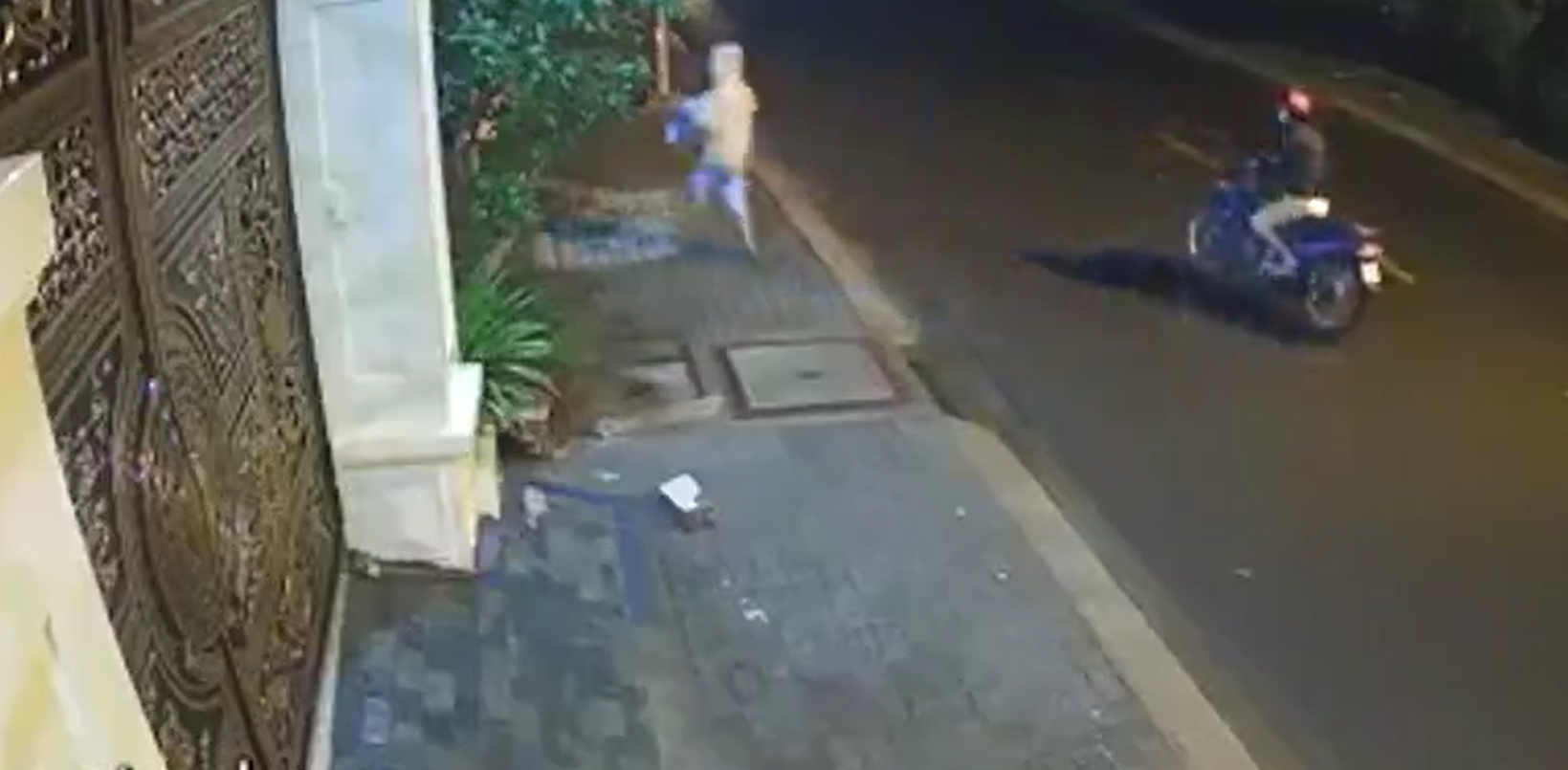 Người phụ nữ bế bé sơ sinh bỏ lại nhà dân giữa đêm mưa lạnh 2 Người phụ nữ bế bé sơ sinh bỏ lại nhà dân giữa đêm mưa lạnh 2