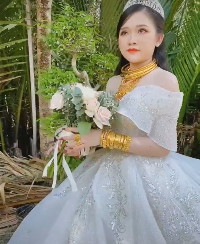 Con gái chủ tiệm vàng làm lễ cưới, ngày về nhà chồng đã được bố mẹ trao cho 'gánh nặng' đến trĩu vai 1 Con gái chủ tiệm vàng làm lễ cưới, ngày về nhà chồng đã được bố mẹ trao cho 'gánh nặng' đến trĩu vai 1