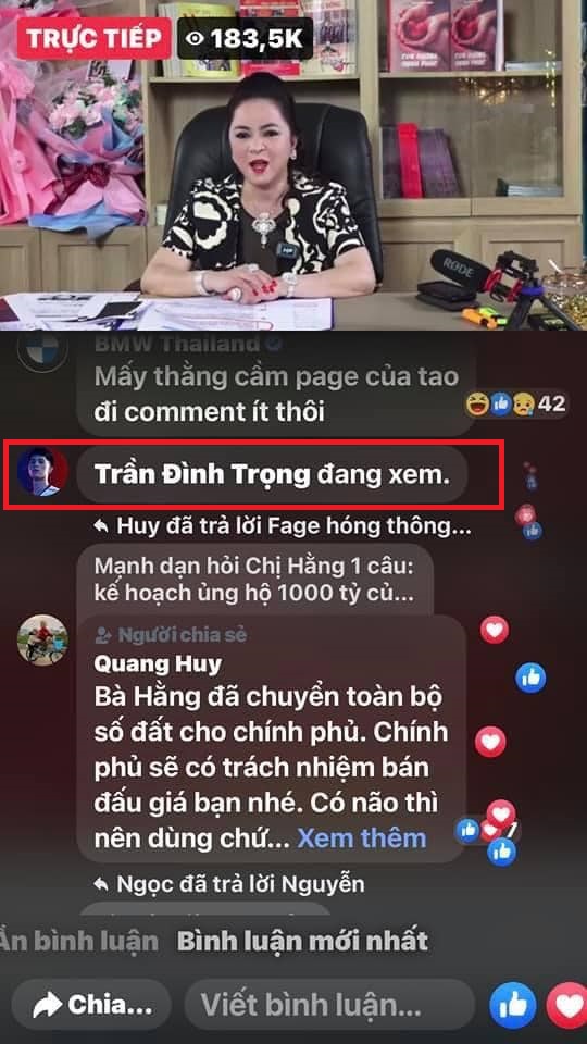 Độ Mixi bất ngờ xem livestream, đến cả Đình Trọng đi tập về cũng phải vào nghe ngóng bà Phương Hằng? 4 Độ Mixi bất ngờ xem livestream, đến cả Đình Trọng đi tập về cũng phải vào nghe ngóng bà Phương Hằng? 4