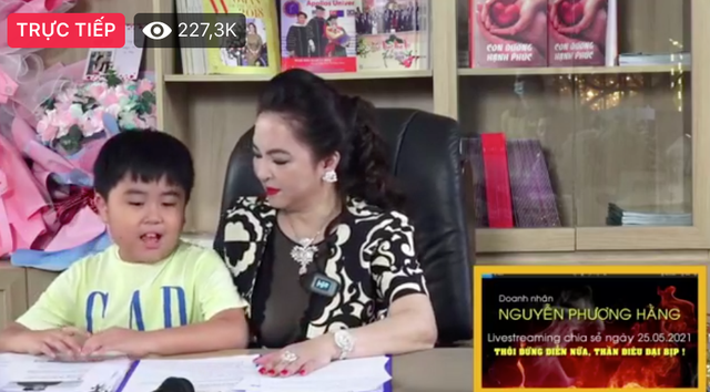 Độ Mixi bất ngờ xem livestream, đến cả Đình Trọng đi tập về cũng phải vào nghe ngóng bà Phương Hằng? 1 Độ Mixi bất ngờ xem livestream, đến cả Đình Trọng đi tập về cũng phải vào nghe ngóng bà Phương Hằng? 1