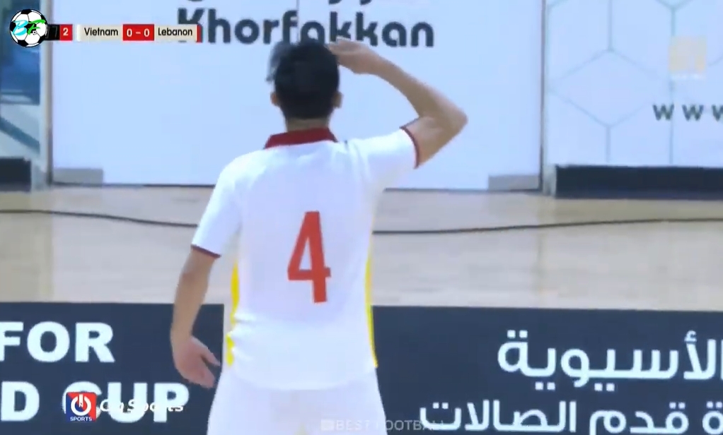 Ghi bàn quyết định tấm vé vào World Cup, người hùng ĐT Việt Nam có màn ăn mừng xúc động dưới lá cờ Tổ quốc 2 Ghi bàn quyết định tấm vé vào World Cup, người hùng ĐT Việt Nam có màn ăn mừng xúc động dưới lá cờ Tổ quốc 2