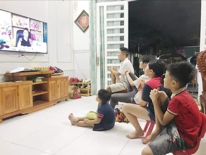 CEO công ty điện máy bất ngờ gửi lời cảm ơn bà Phương Hằng: Một ngày bán hơn 3.000 TV vì livestream 3 CEO công ty điện máy bất ngờ gửi lời cảm ơn bà Phương Hằng: Một ngày bán hơn 3.000 TV vì livestream 3