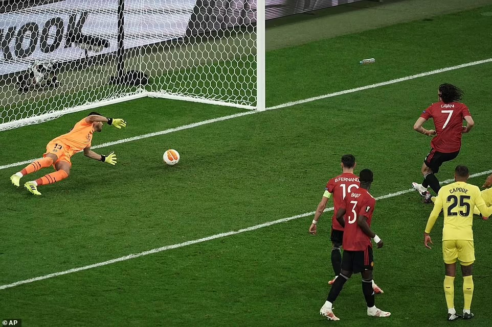 Sút trượt quả 11m định mệnh, De Gea khiến M.U kết thúc mùa giải tay trắng 3 Sút trượt quả 11m định mệnh, De Gea khiến M.U kết thúc mùa giải tay trắng 3