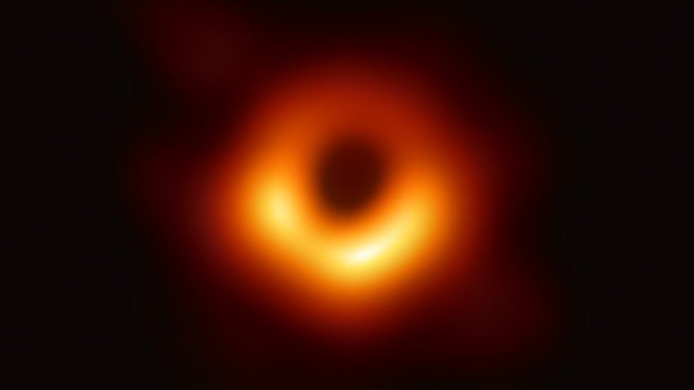 Bức ảnh thật đầu tiên của hố đen vũ trụ lộ diện 1