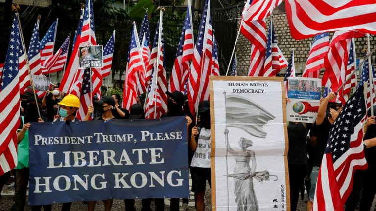 Image result for dan hong kong bieu tinh xin trump giai phong hong kong