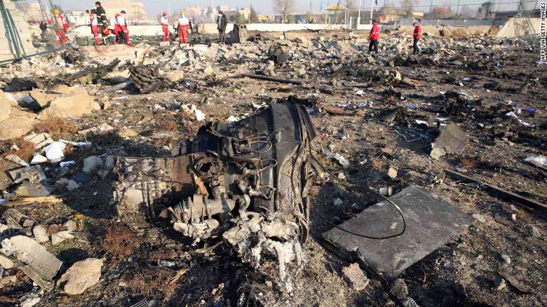Vụ máy bay chở 176 người rơi ở Iran xuất hiện hàng loạt bất thường 1