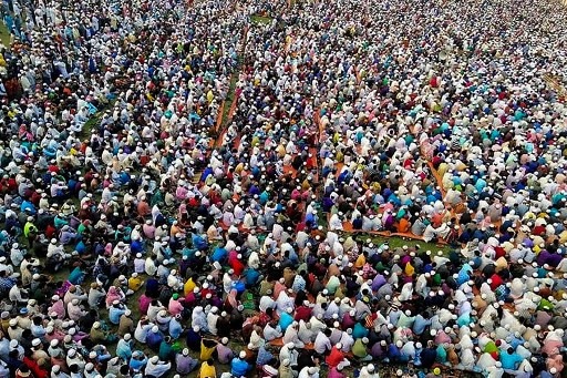 Dịch Covid-19: Hơn 10.000 người tụ tập cầu nguyện đuổi bệnh 1
