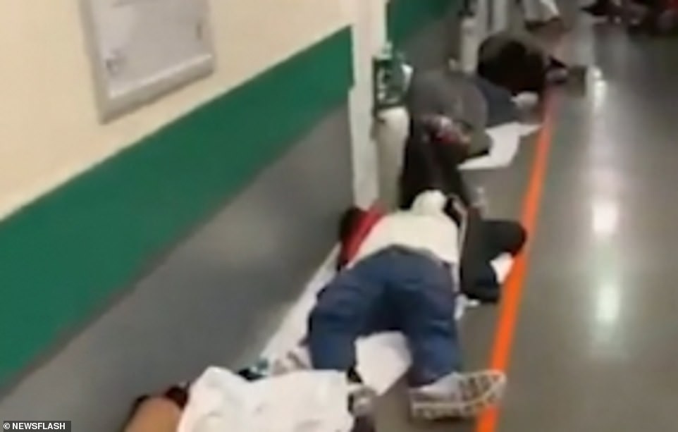 Bệnh nhân Covid-19 nằm la liệt trên hành lang bệnh viện Tây Ban Nha 1