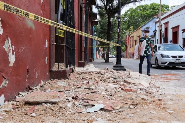 Hiện trường động đất kèm sóng thần rung chuyển miền nam Mexico 7