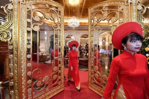 Bên trong khách sạn dát vàng đầu tiên trên thế giới tại Hà Nội 4