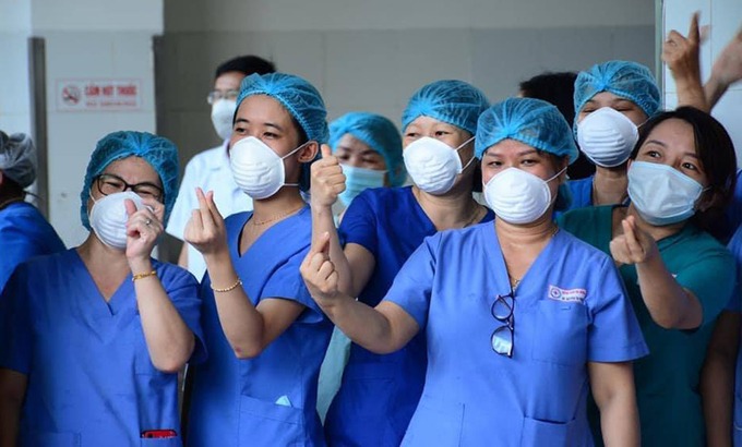 Xúc động khoảnh khắc dỡ phong tỏa Bệnh viện Đà Nẵng 3