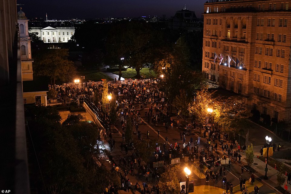 Hàng nghìn người bủa vây Nhà Trắng, sẵn sàng biểu tình nếu Trump tái đắc cử 2