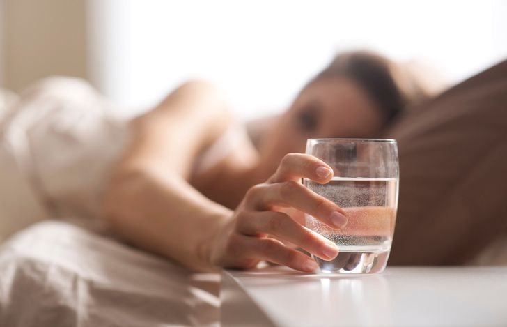 Uống 4 cốc nước ngay sau khi thức dậy trong vòng 1 tháng bạn sẽ nhận được kết quả bất ngờ 1