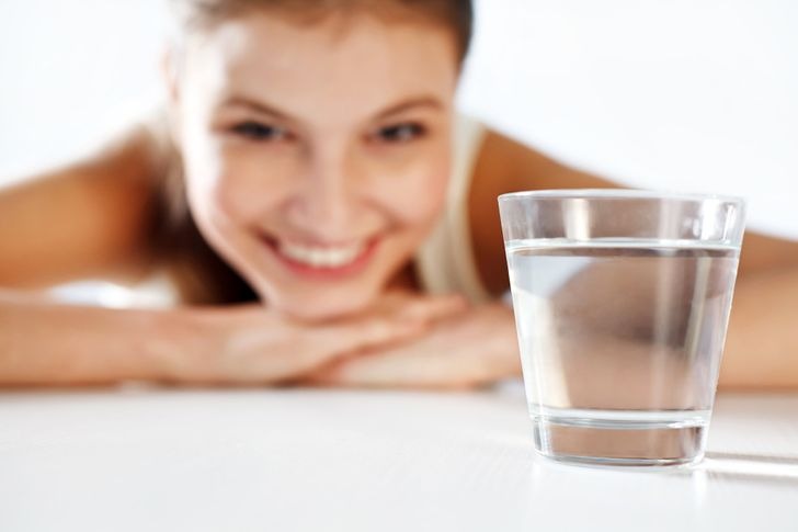 Uống 4 cốc nước ngay sau khi thức dậy trong vòng 1 tháng bạn sẽ nhận được kết quả bất ngờ 2