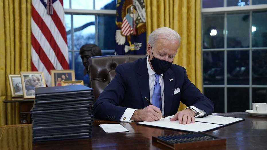 Joe Biden lập kỷ lục trong 9 ngày đầu cầm quyền khiến phe Cộng hòa bức xúc 1 Joe Biden lập kỷ lục trong 9 ngày đầu cầm quyền khiến phe Cộng hòa bức xúc 1