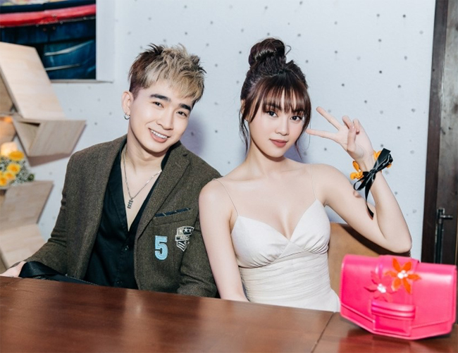 Tin giải trí hot nhất trưa 4/2: Lan Ngọc có hành động đặc biệt với Chi Dân, Fandom của Jack và Sơn Tùng khẩu chiến 1 Tin giải trí hot nhất trưa 4/2: Lan Ngọc có hành động đặc biệt với Chi Dân, Fandom của Jack và Sơn Tùng khẩu chiến 1
