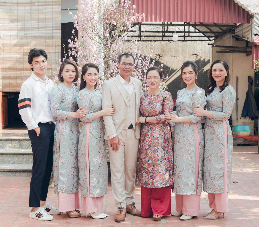 Tin giải trí hot nhất tối 16/2: Hòa Minzy khoe ảnh gia đình hiếm hoi, Hàm Hương dọa tung tin nhắn tố ViruSs 4 Tin giải trí hot nhất tối 16/2: Hòa Minzy khoe ảnh gia đình hiếm hoi, Hàm Hương dọa tung tin nhắn tố ViruSs 4