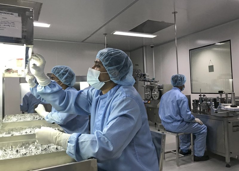 Thế giới 'khát' vắc xin, các công ty dược phẩm vẫn giữ khư khư bí kíp 1 Thế giới 'khát' vắc xin, các công ty dược phẩm vẫn giữ khư khư bí kíp 1