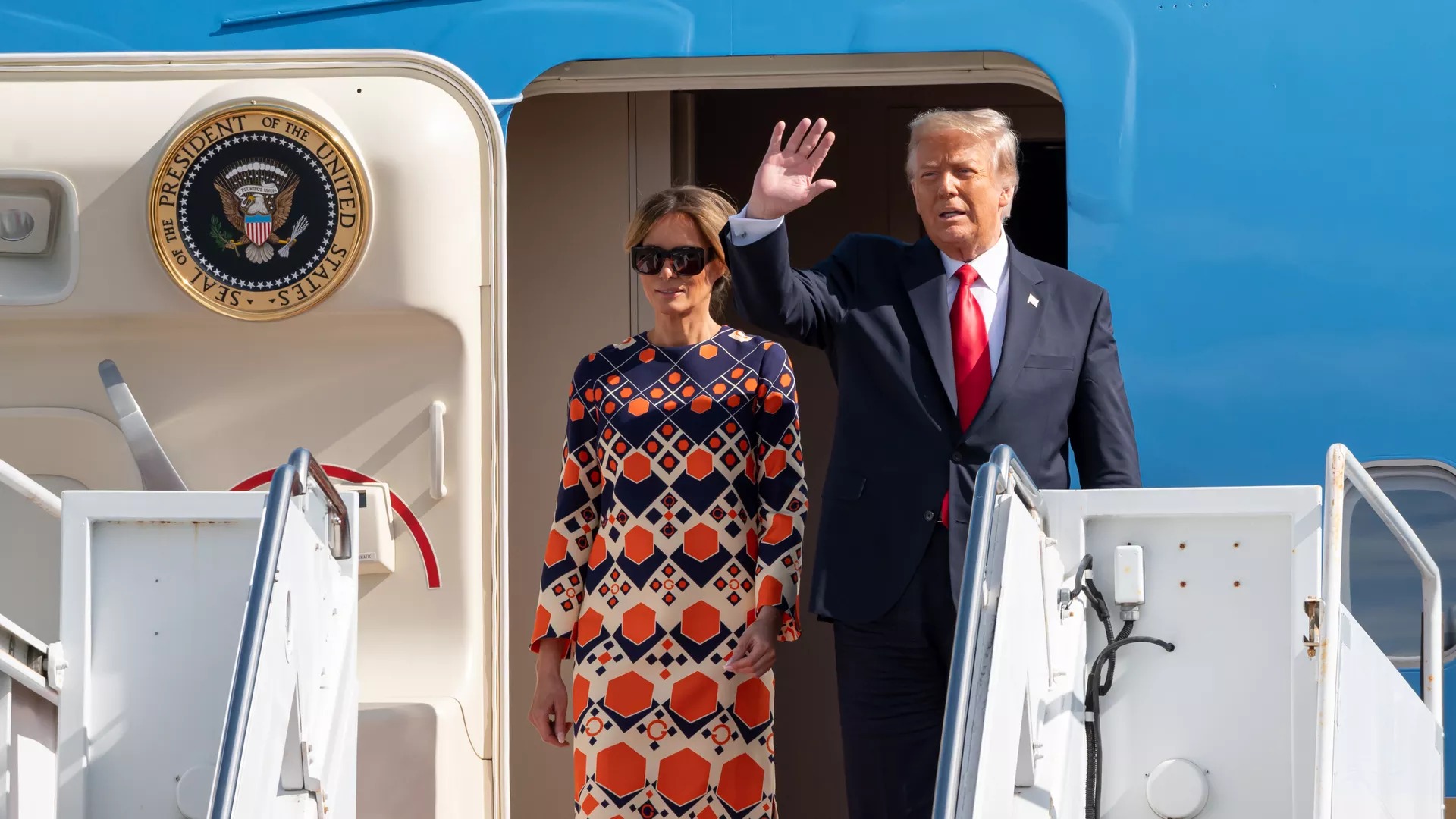 Vợ chồng ông Trump âm thầm tiêm vắc xin Covid-19 trước khi rời Nhà Trắng 1 Vợ chồng ông Trump âm thầm tiêm vắc xin Covid-19 trước khi rời Nhà Trắng 1