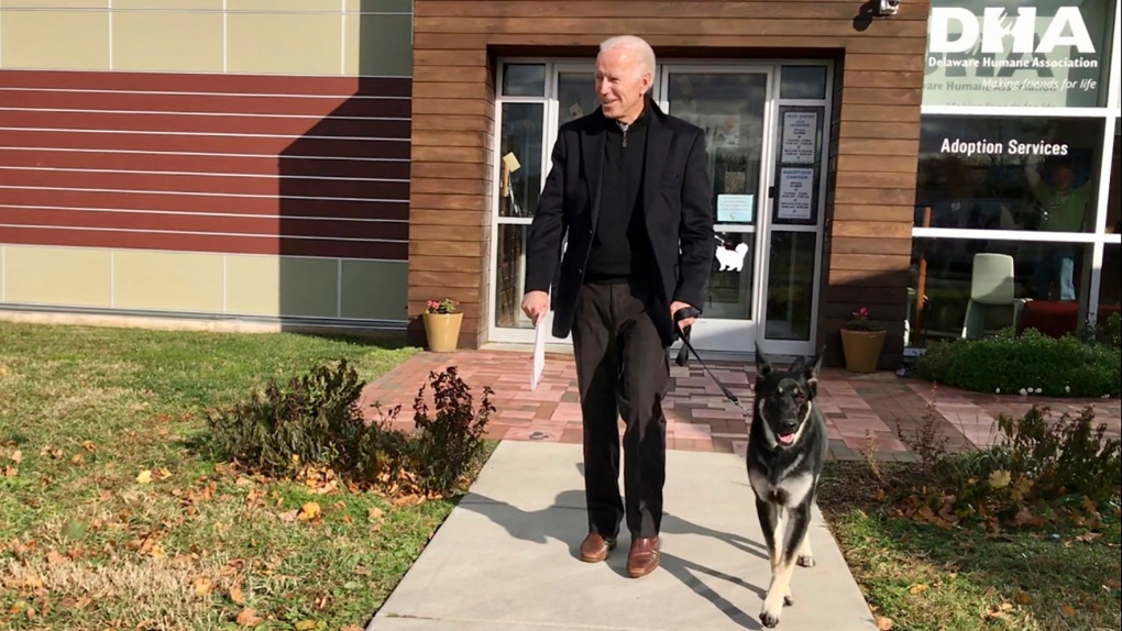 Chó của Joe Biden bị 'trục xuất' khỏi Nhà Trắng 2 Chó của Joe Biden bị 'trục xuất' khỏi Nhà Trắng 2