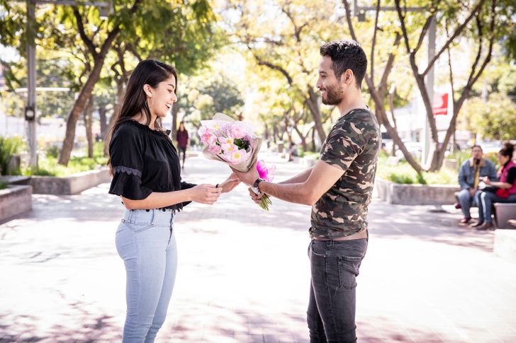 Đưa tên cô dâu lên bàn thờ và những phong tục cầu hôn lạ nhất thế giới 8 Đưa tên cô dâu lên bàn thờ và những phong tục cầu hôn lạ nhất thế giới 8