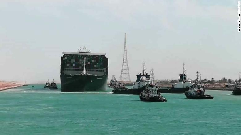 Siêu tàu mắc kẹt đã rời khỏi kênh đào Suez, hơn 400 tàu vẫn đang ùn tắc 3 Siêu tàu mắc kẹt đã rời khỏi kênh đào Suez, hơn 400 tàu vẫn đang ùn tắc 3