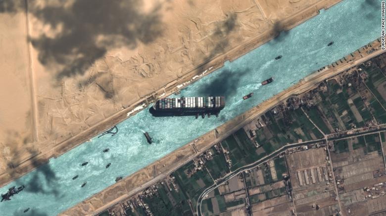 Siêu tàu mắc kẹt đã rời khỏi kênh đào Suez, hơn 400 tàu vẫn đang ùn tắc 1
