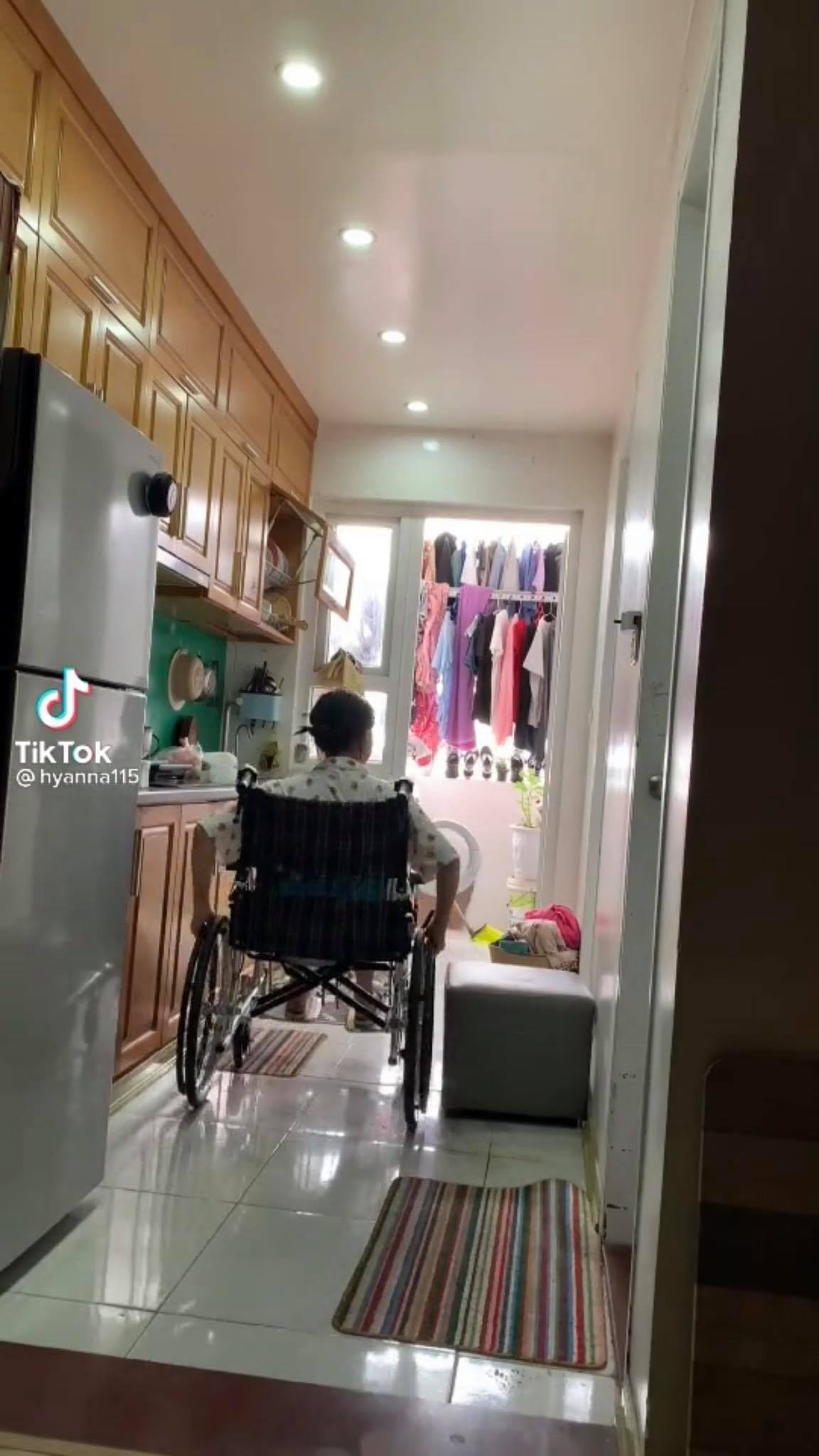 Cô nàng 'nấm lùn' review quá trình kéo dài chân khiến dân tình chỉ biết chốt hạ 'thêm tiền cũng không dám' 2 Cô nàng 'nấm lùn' review quá trình kéo dài chân khiến dân tình chỉ biết chốt hạ 'thêm tiền cũng không dám' 2
