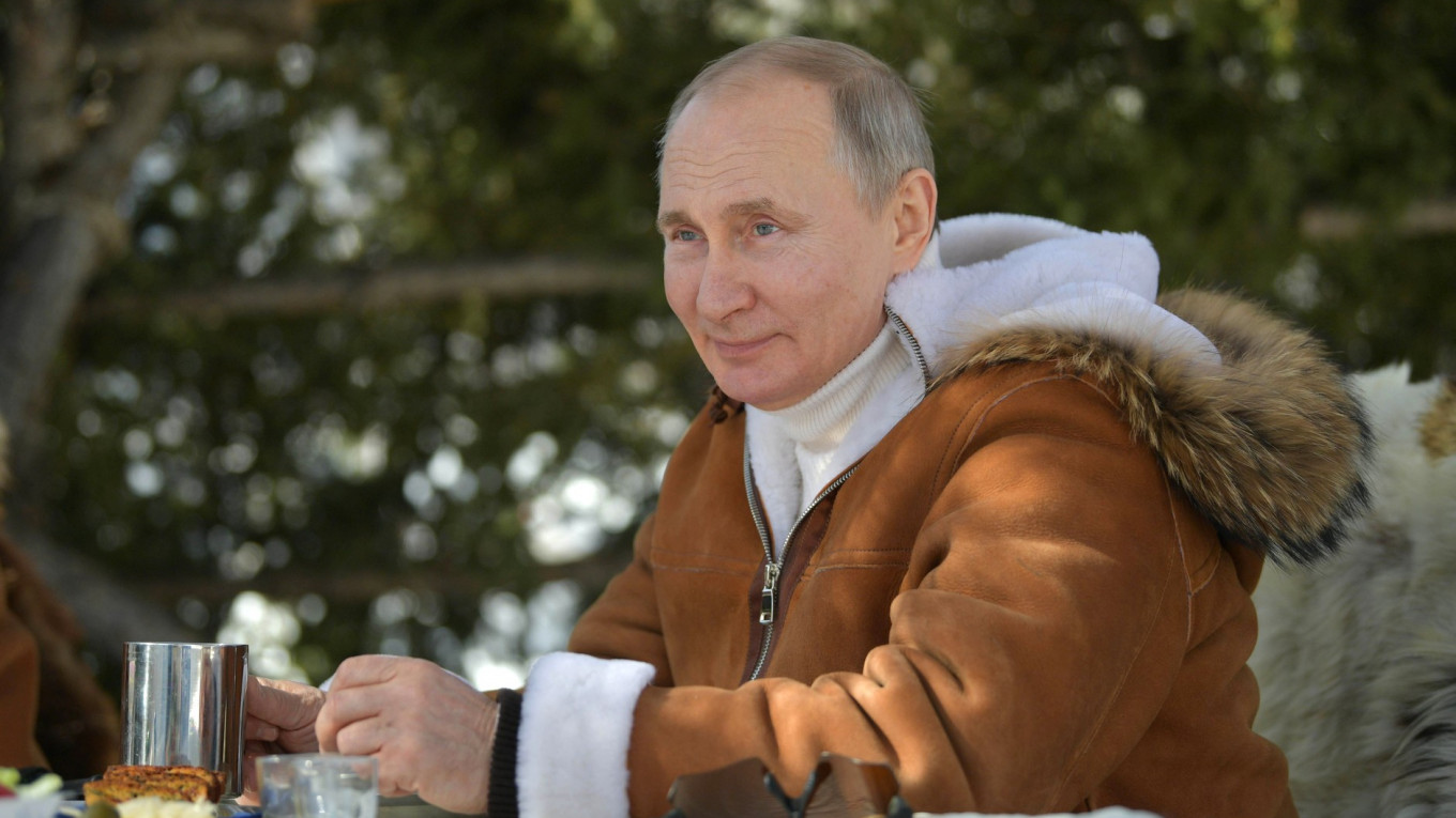 Tổng thống Putin là người đàn ông hấp dẫn nhất nước Nga 1 Tổng thống Putin là người đàn ông hấp dẫn nhất nước Nga 1