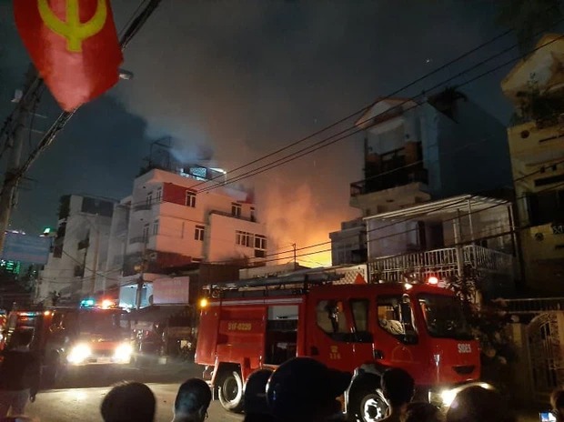 Cháy lớn trên phố Tôn Đức Thắng, Hà Nội khiến 4 người thiệt mạng 6 Cháy lớn trên phố Tôn Đức Thắng, Hà Nội khiến 4 người thiệt mạng 6