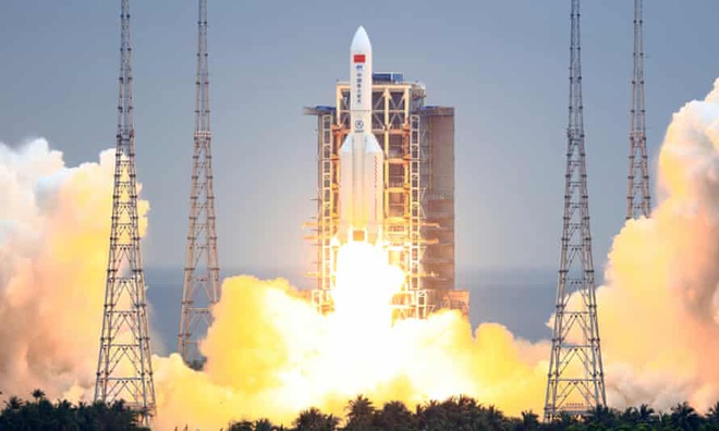 Toàn cảnh thế giới ngày 9/5: Tin dịch Covid-19 tại Ấn Độ, Tên lửa Trung Quốc rơi xuống biển 1