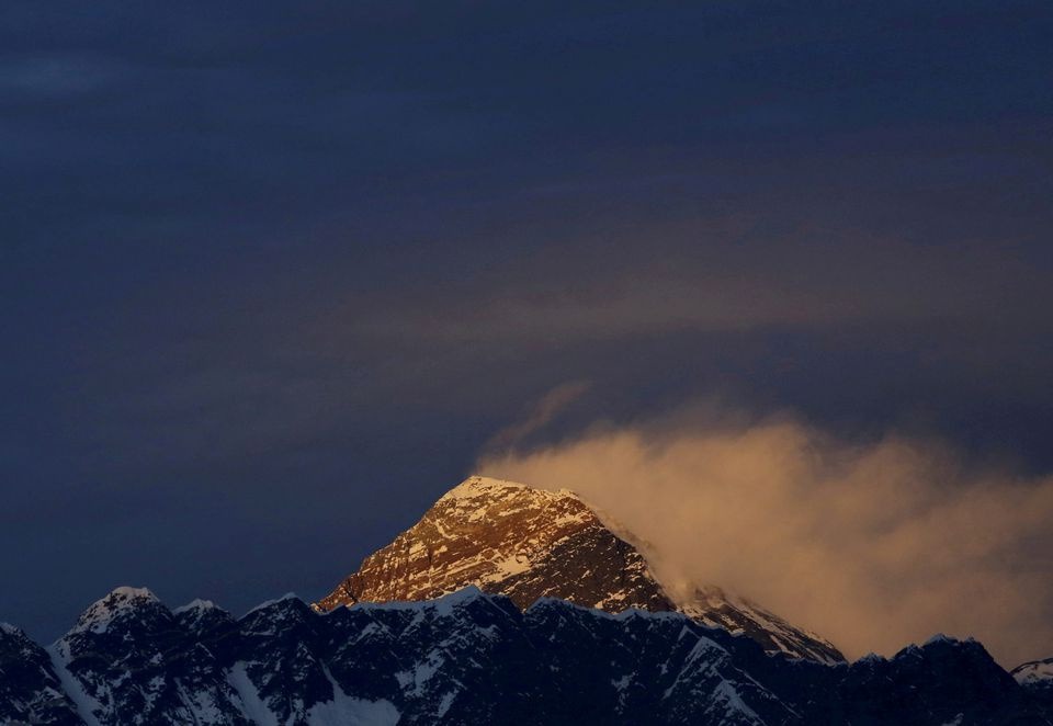 Toàn cảnh thế giới 24h ngày 10/5: Trung Quốc lập dải phân cách trên đỉnh Everest, Covid-19 có thể kéo dài sang năm 2022 1 Toàn cảnh thế giới 24h ngày 10/5: Trung Quốc lập dải phân cách trên đỉnh Everest, Covid-19 có thể kéo dài sang năm 2022 1
