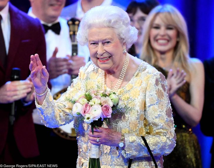 12 việc bình thường mà Nữ hoàng Elizabeth II không bao giờ làm trong đời 4 12 việc bình thường mà Nữ hoàng Elizabeth II không bao giờ làm trong đời 4