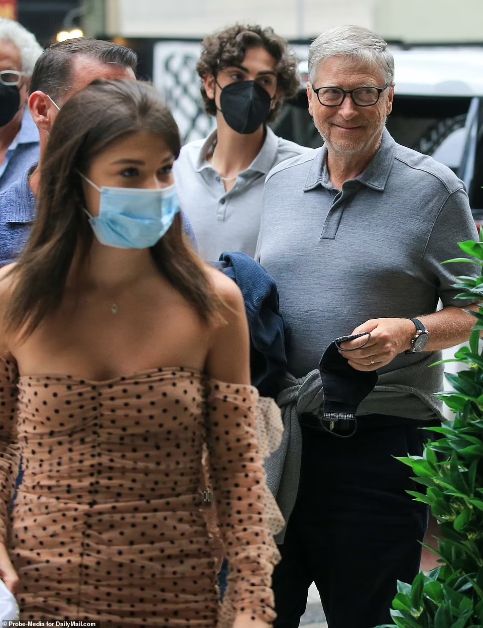 Bill Gates hậu ly hôn: Ngoại hình lao dốc, bàn tay có 2 điểm bất thường 5 Bill Gates hậu ly hôn: Ngoại hình lao dốc, bàn tay có 2 điểm bất thường 5