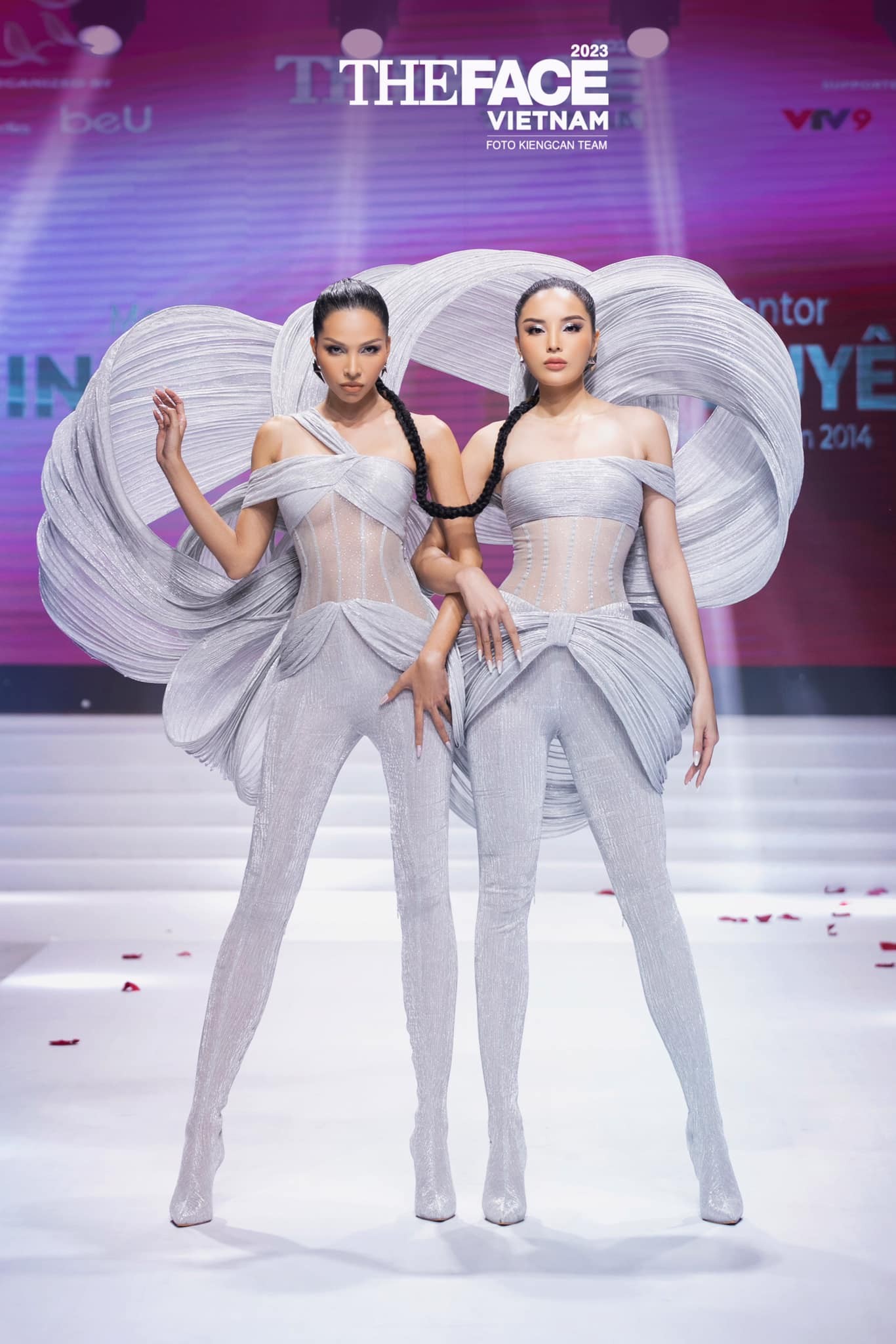 Dàn huấn luyện viên với màn xuất hiện cực chất. Ảnh: The Face Vietnam 2023. Dàn huấn luyện viên với màn xuất hiện cực chất. Ảnh: The Face Vietnam 2023.