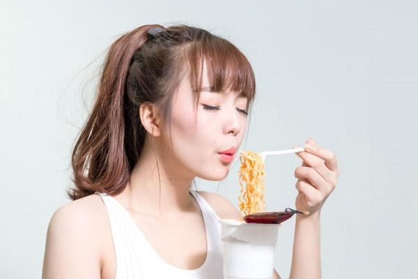 Giải đáp từ chuyên gia: Giảm cân có nên ăn mì gói không? 3 Giải đáp từ chuyên gia: Giảm cân có nên ăn mì gói không? 3