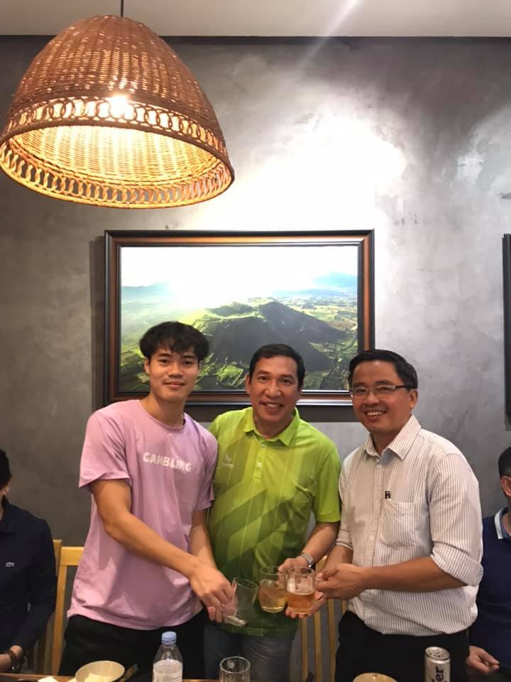 NSƯT Quang Thắng bất ngờ khoe con rể của mình không ai khác chính là cầu thủ Văn Toàn 1 NSƯT Quang Thắng bất ngờ khoe con rể của mình không ai khác chính là cầu thủ Văn Toàn 1