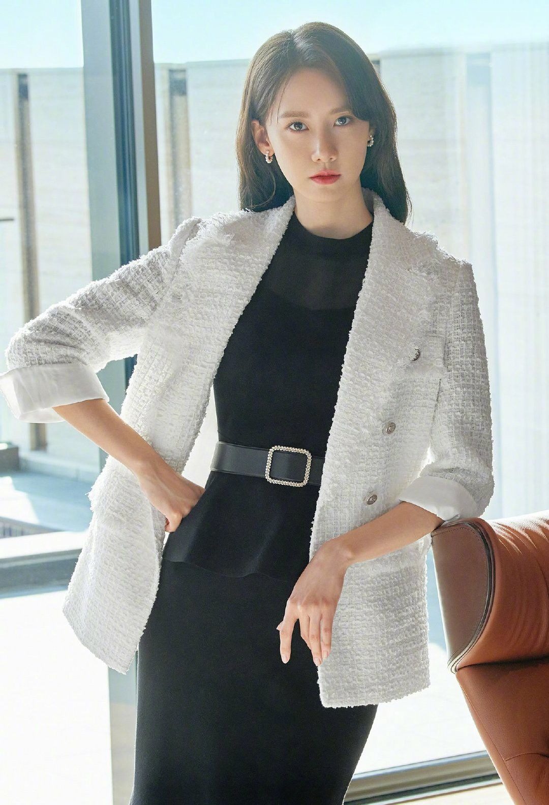 Học lỏm Yoona (SNSD) tips mix đồ công sở vừa trẻ trung, nổi bật, vừa thanh lịch 1