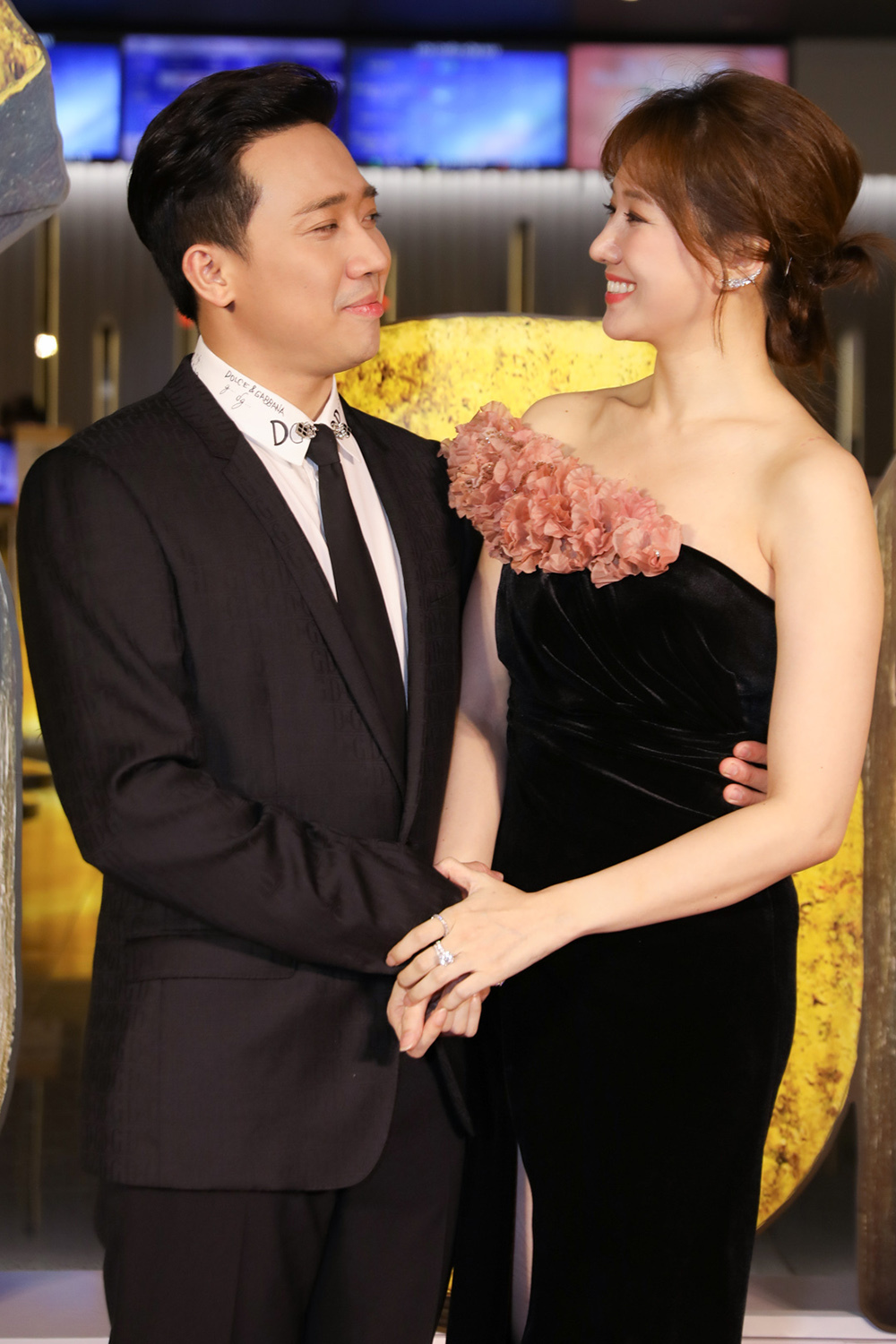 Lùm xùm chưa dứt, bà xã Trấn Thành bất ngờ chia sẻ dòng trạng thái đầy ẩn ý 3 Lùm xùm chưa dứt, bà xã Trấn Thành bất ngờ chia sẻ dòng trạng thái đầy ẩn ý 3